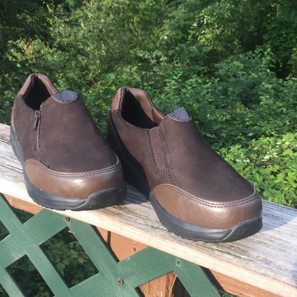 rockport slip resistant shoes